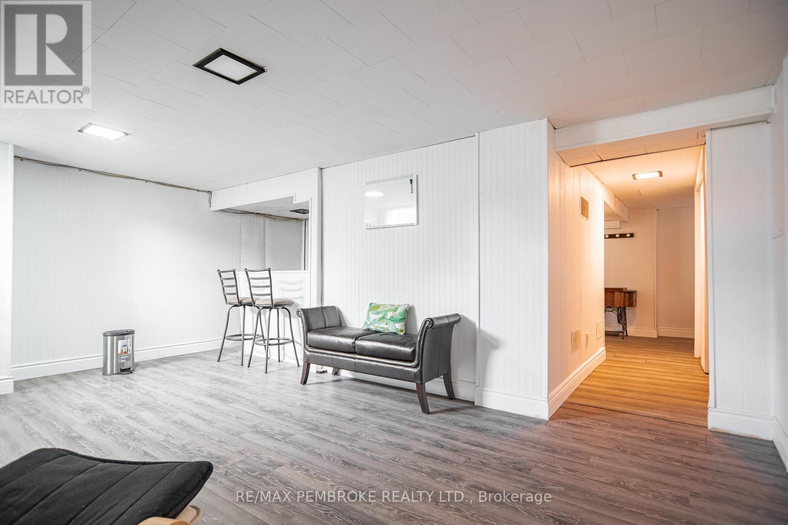 320 MACKAY STREET - 28