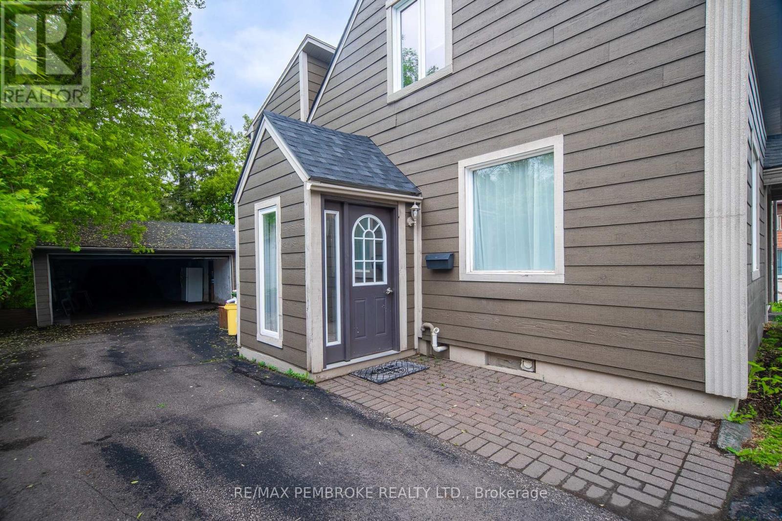 3 Bed, 2 Bath House for Sale in Pembroke – 320 MACKAY STREET, Pembroke – MLS# X13682676 - Image 47