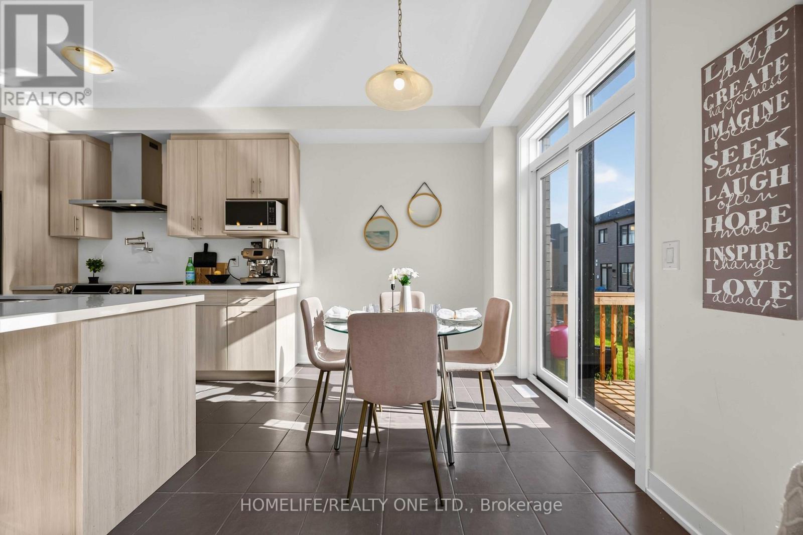 10 HARVEY BUNKER CRESCENT - 21