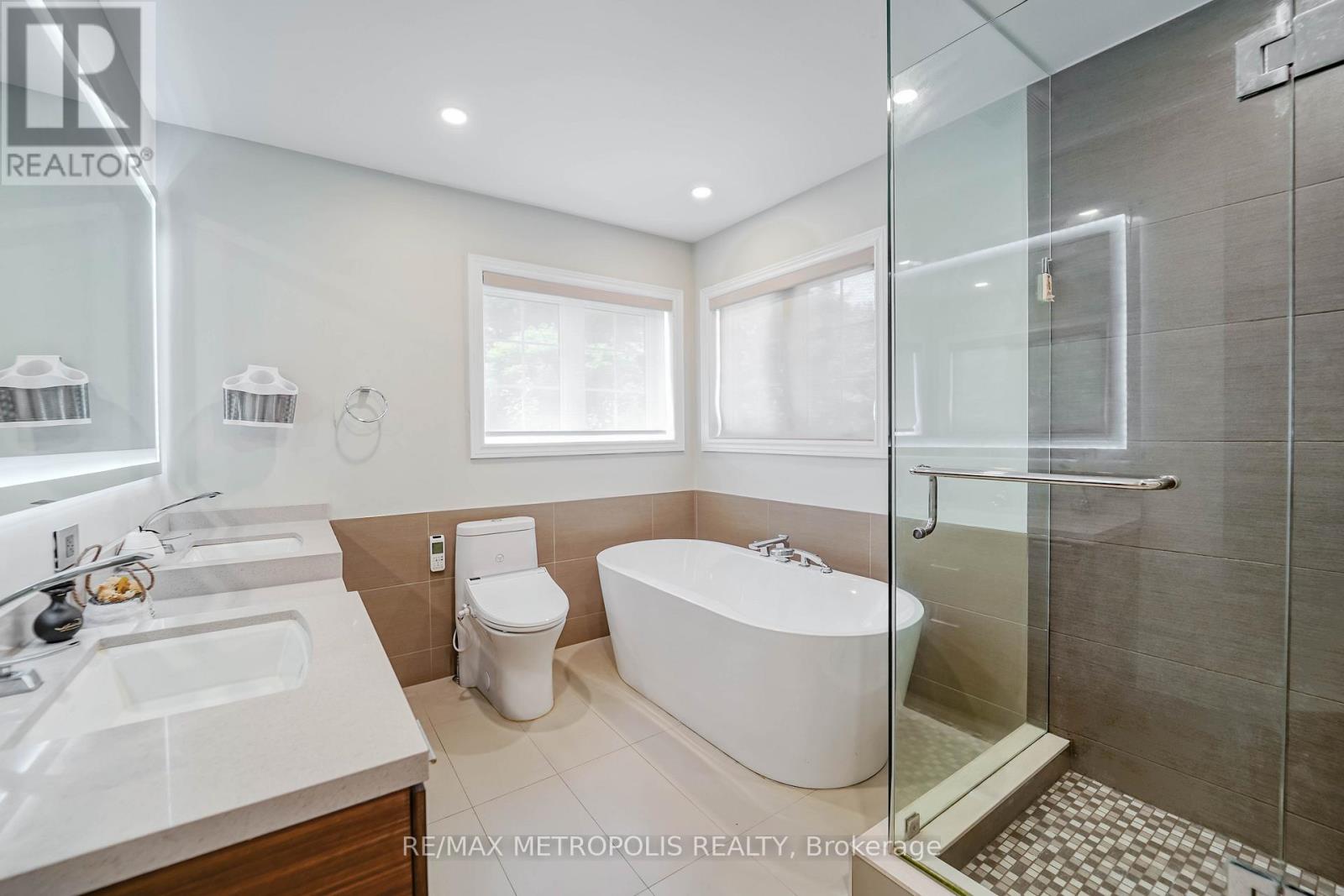 114 SELWYN ROAD - Image 32