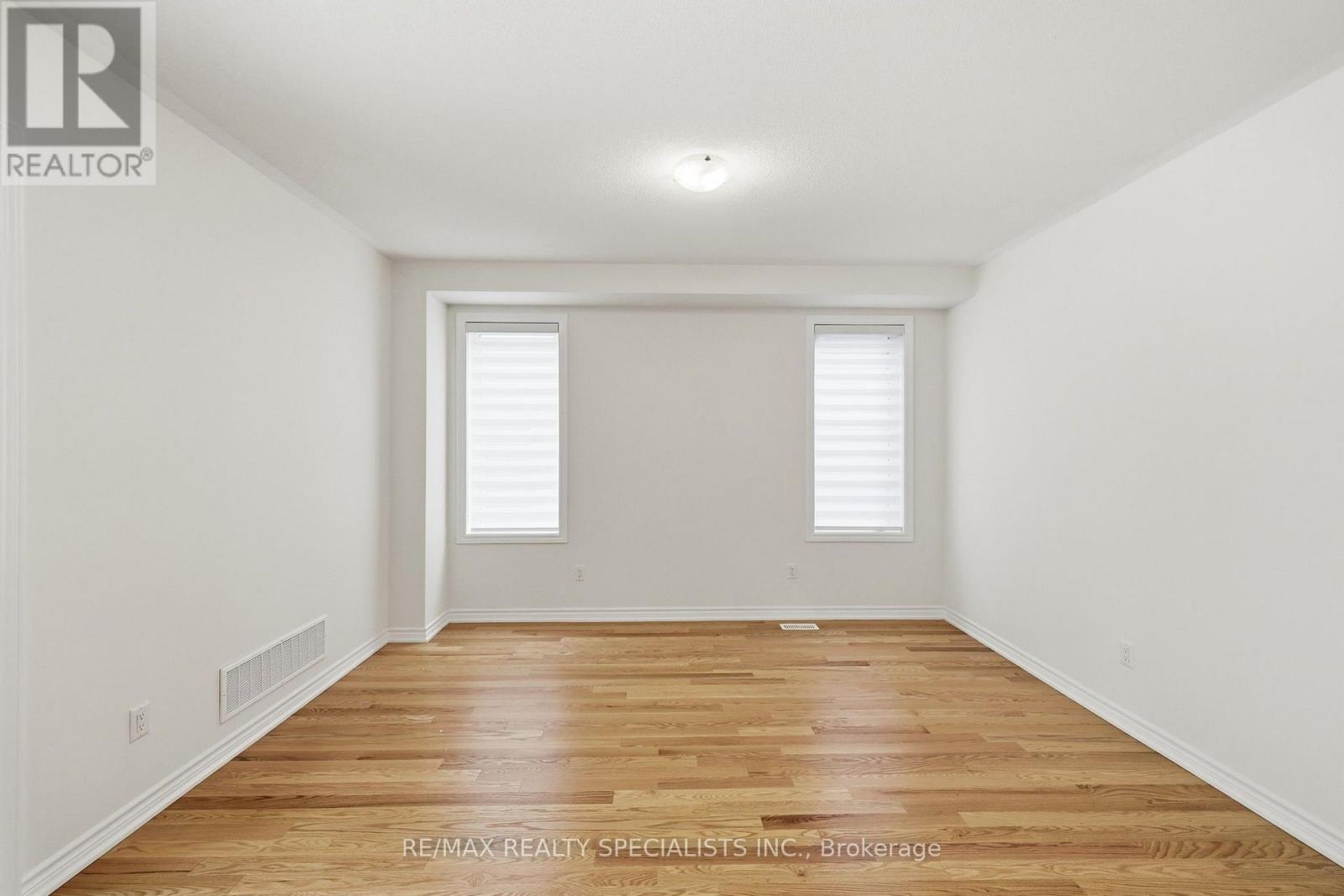 147 ROSANNE CIRCLE - Image 10