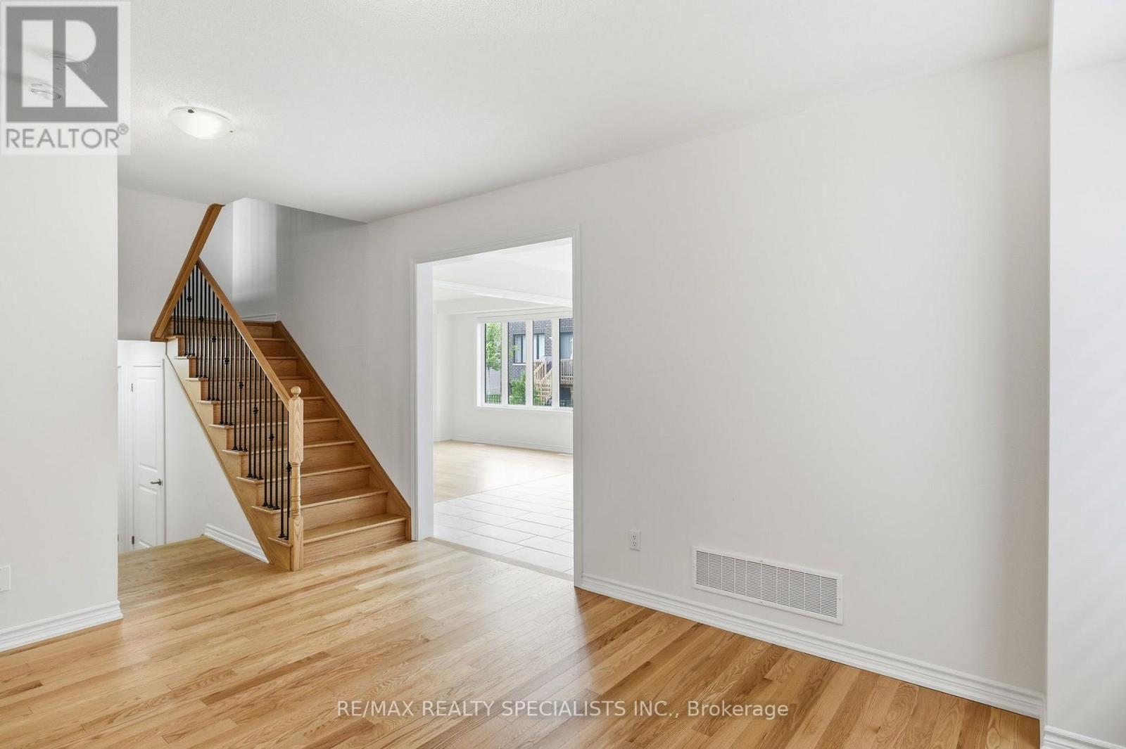 147 ROSANNE CIRCLE - Image 12