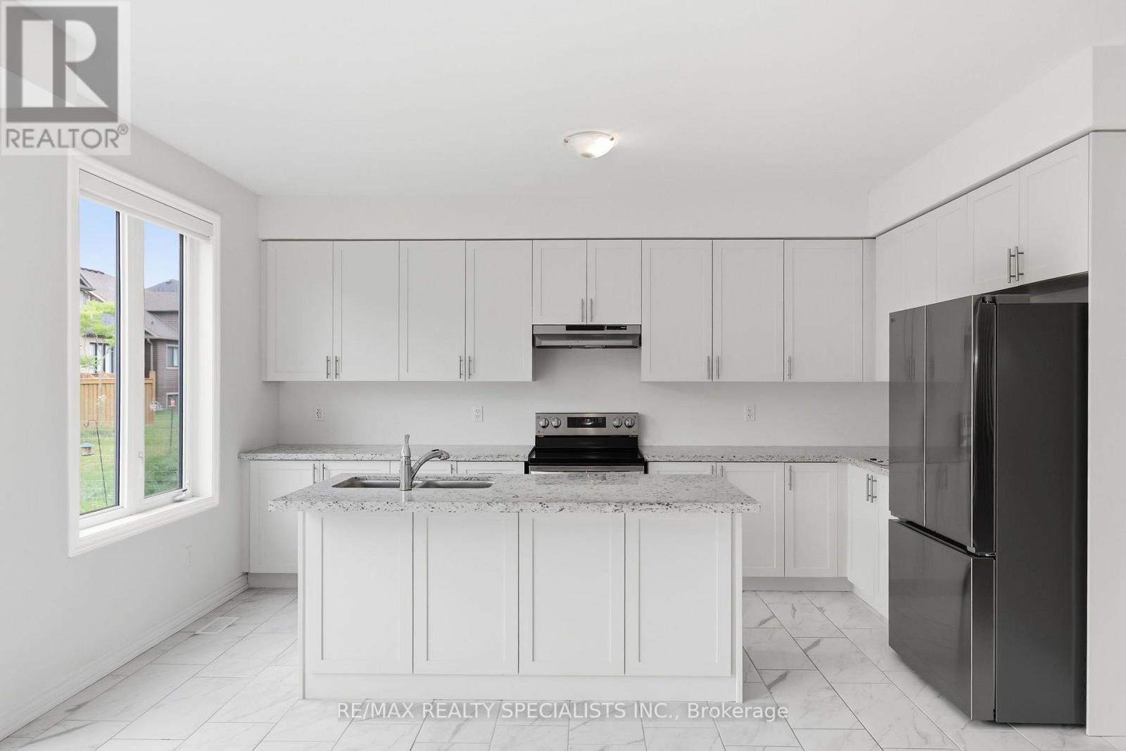 147 ROSANNE CIRCLE - Image 14