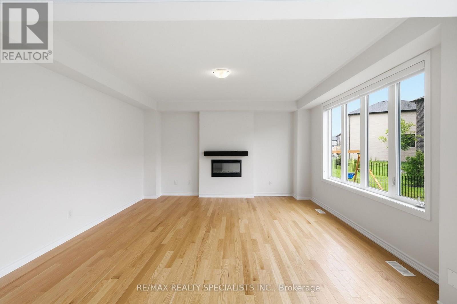 147 ROSANNE CIRCLE - Image 21