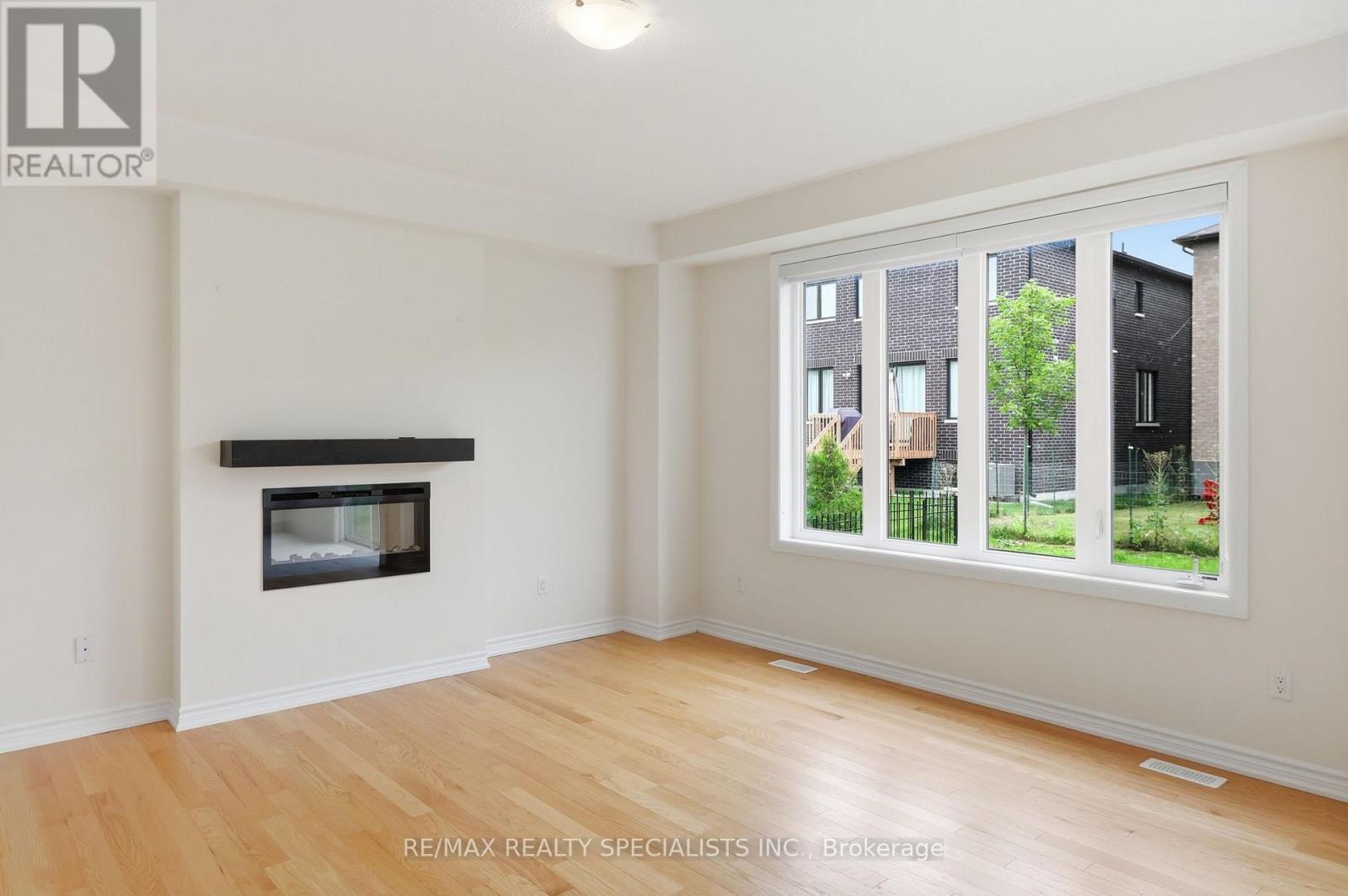 147 ROSANNE CIRCLE - Image 22