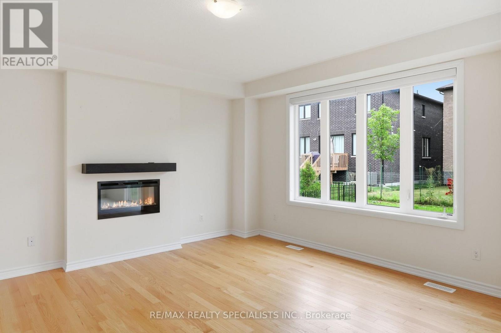 147 ROSANNE CIRCLE - Image 23