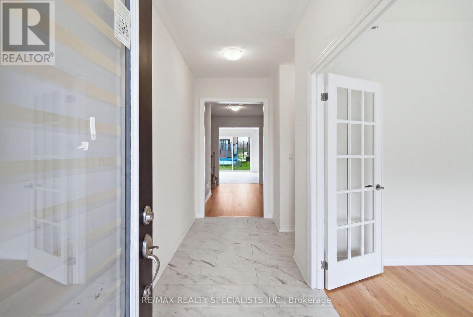 147 ROSANNE CIRCLE - Image 3