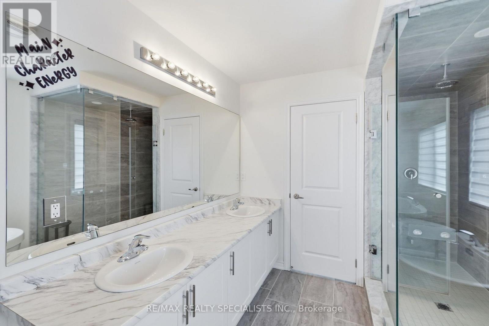 147 ROSANNE CIRCLE - Image 33