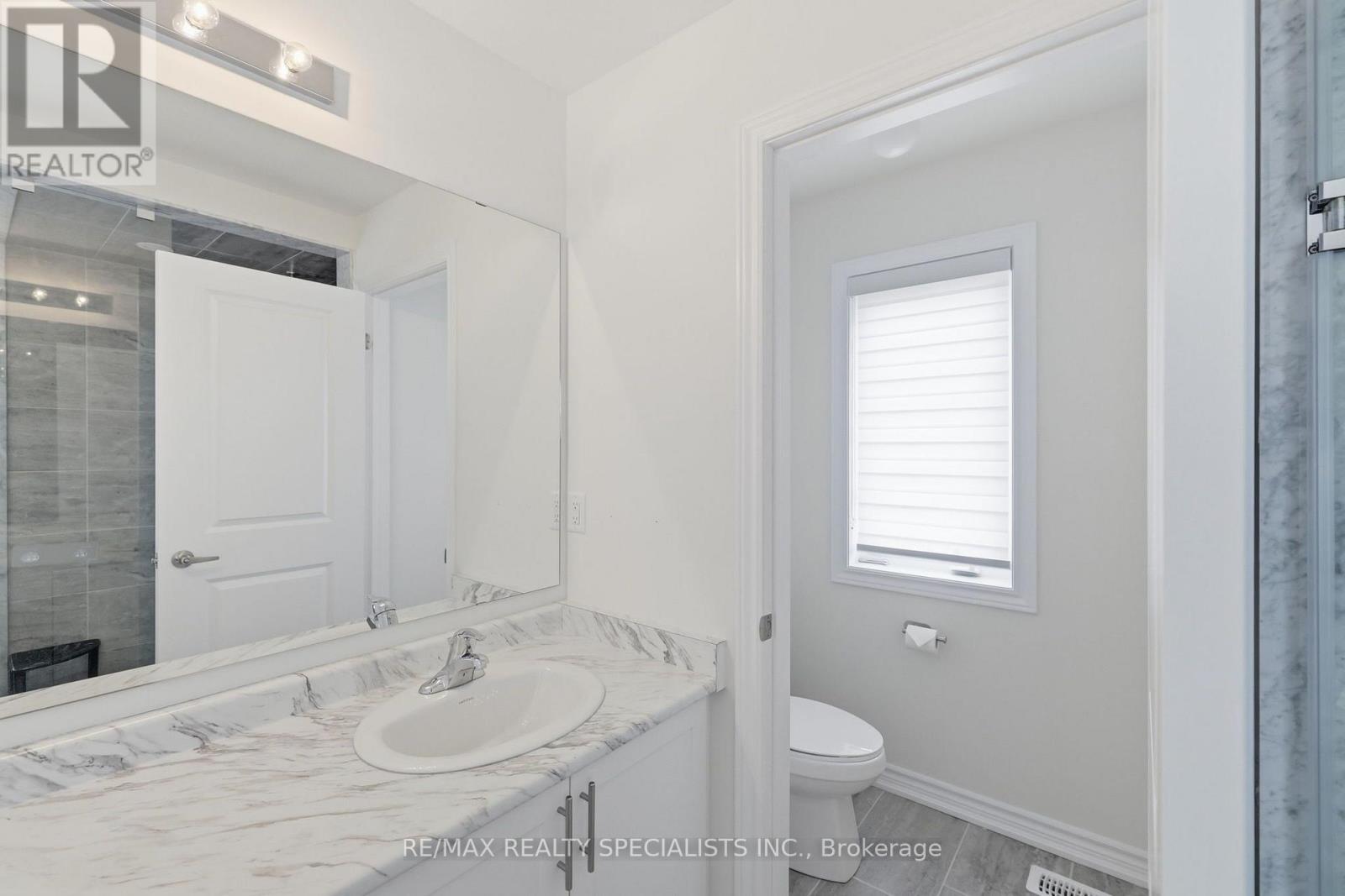 147 ROSANNE CIRCLE - Image 34