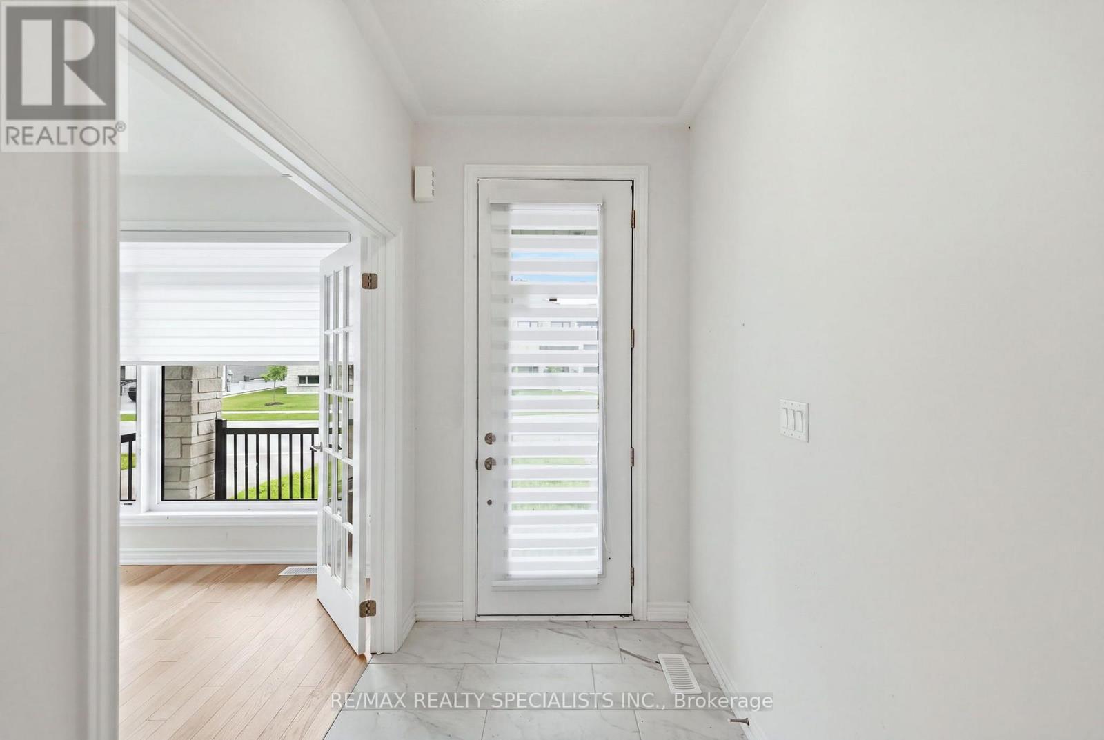 147 ROSANNE CIRCLE - Image 4