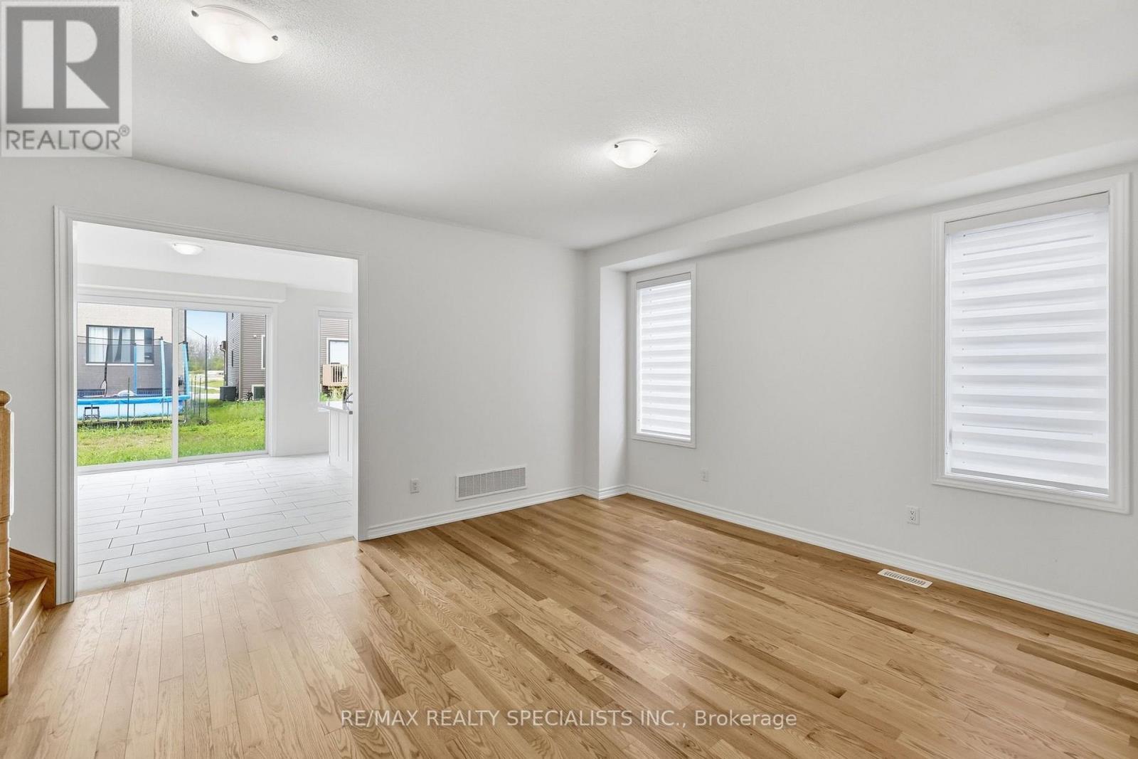 147 ROSANNE CIRCLE - Image 9