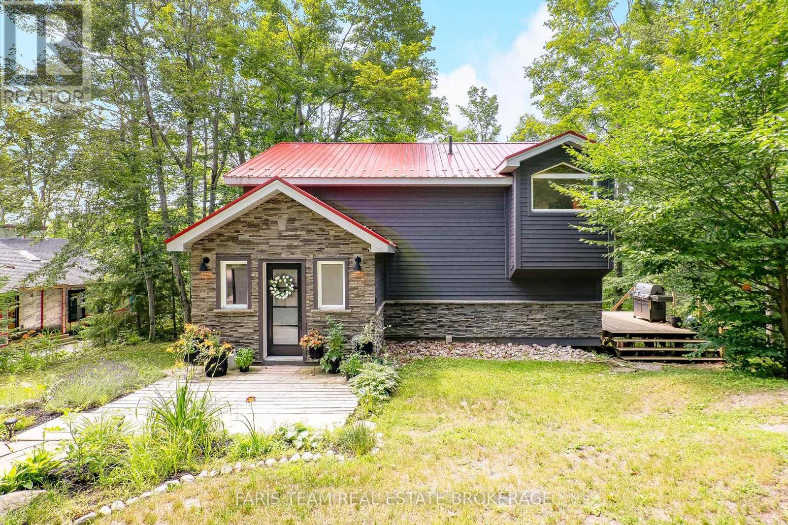 49 HURONWOODS DRIVE - 1