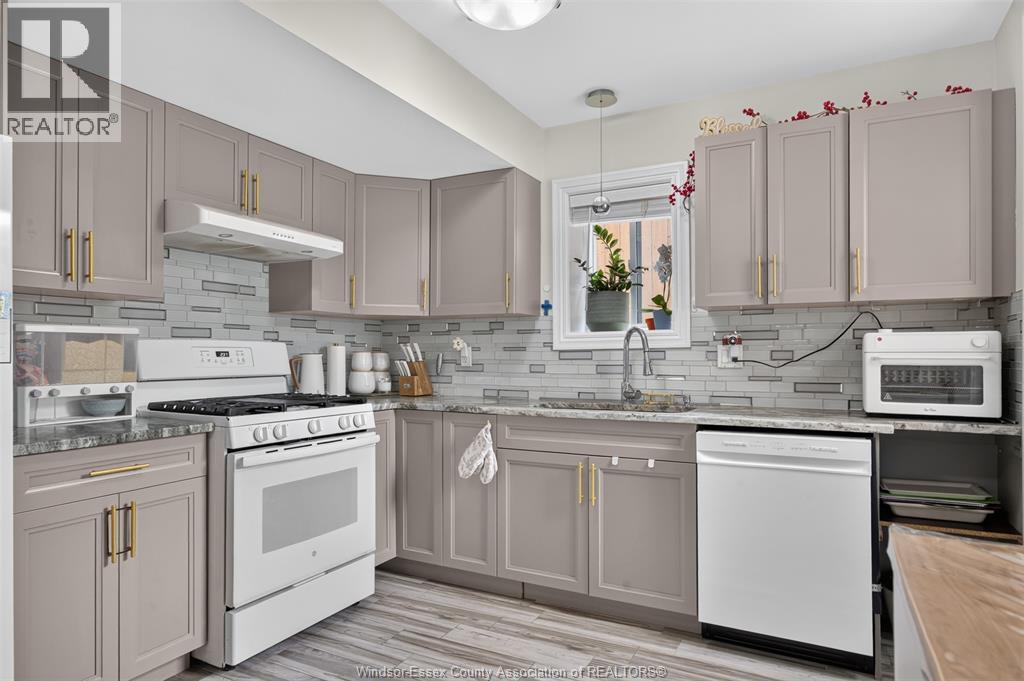 1267 EASTLAWN AVENUE - Image 33