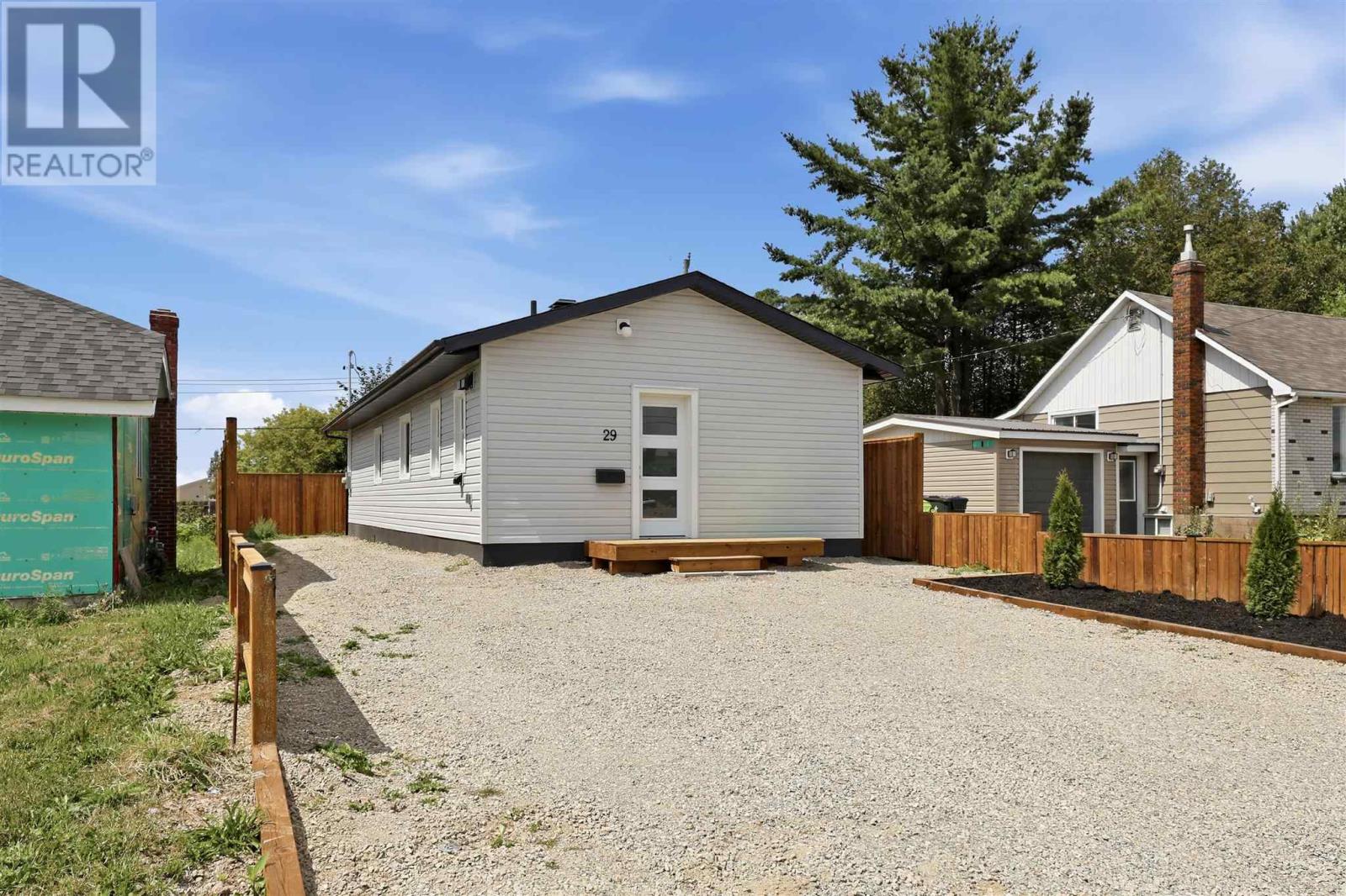 29 Allard ST - 30