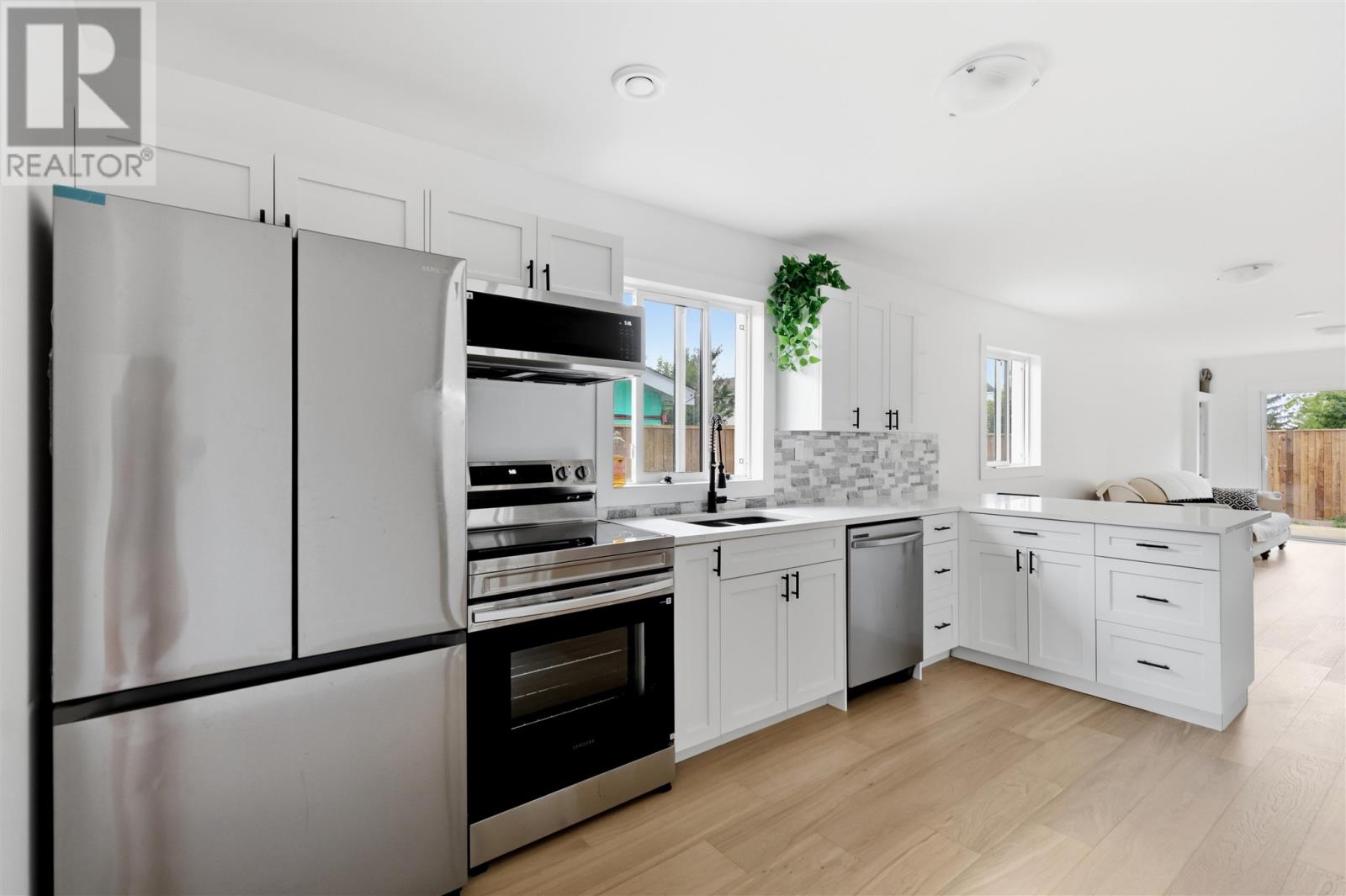 29 Allard ST - 10
