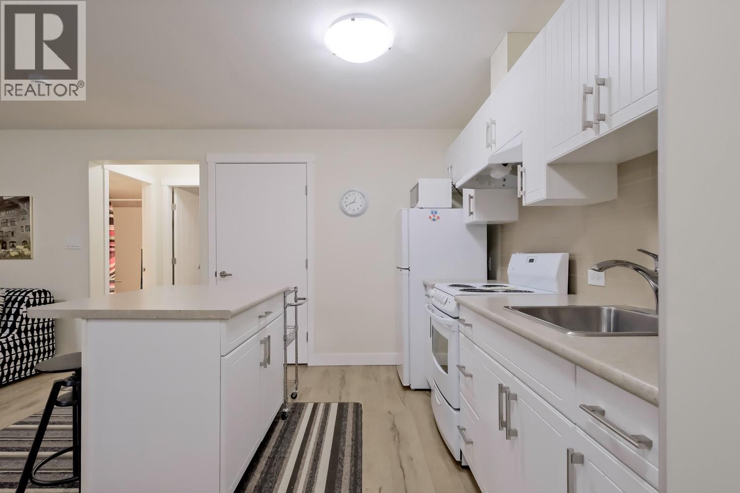 926 HOLDEN Road, Penticton