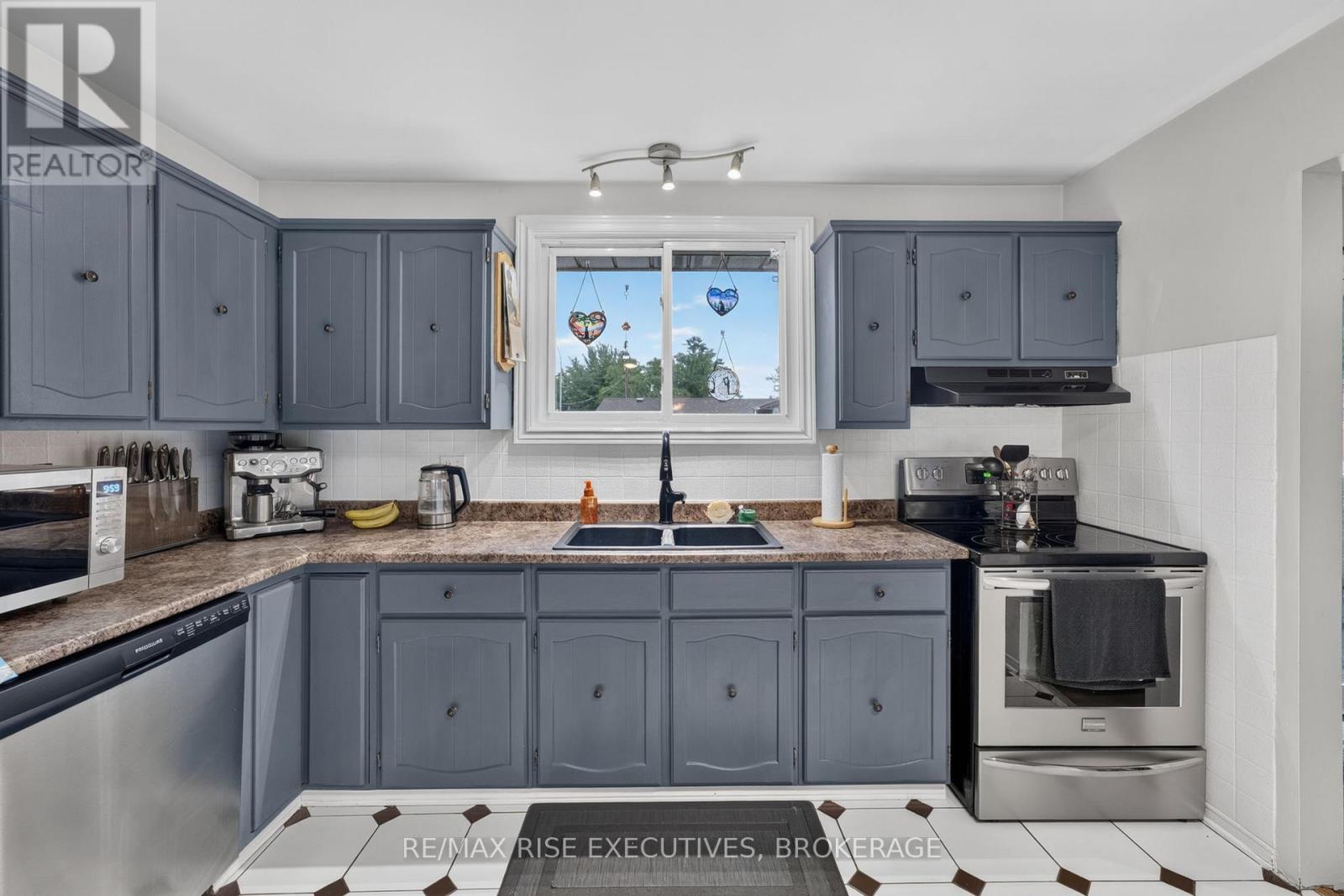 1560 VICTORIA STREET - Image 10
