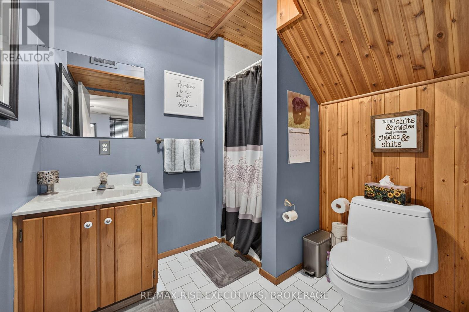 1560 VICTORIA STREET - Image 15