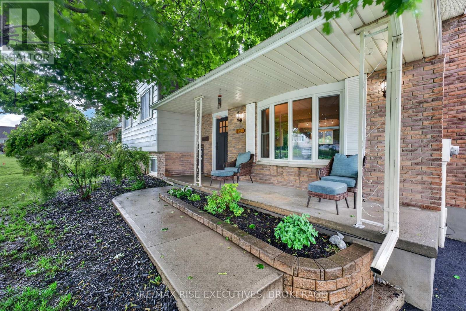 1560 VICTORIA STREET - 2