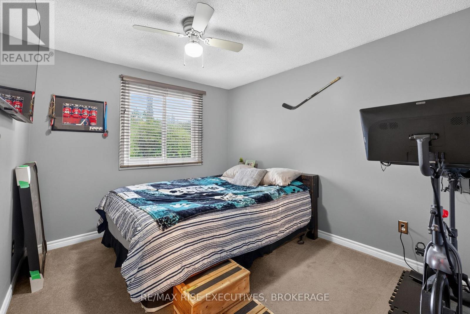 1560 VICTORIA STREET - 22