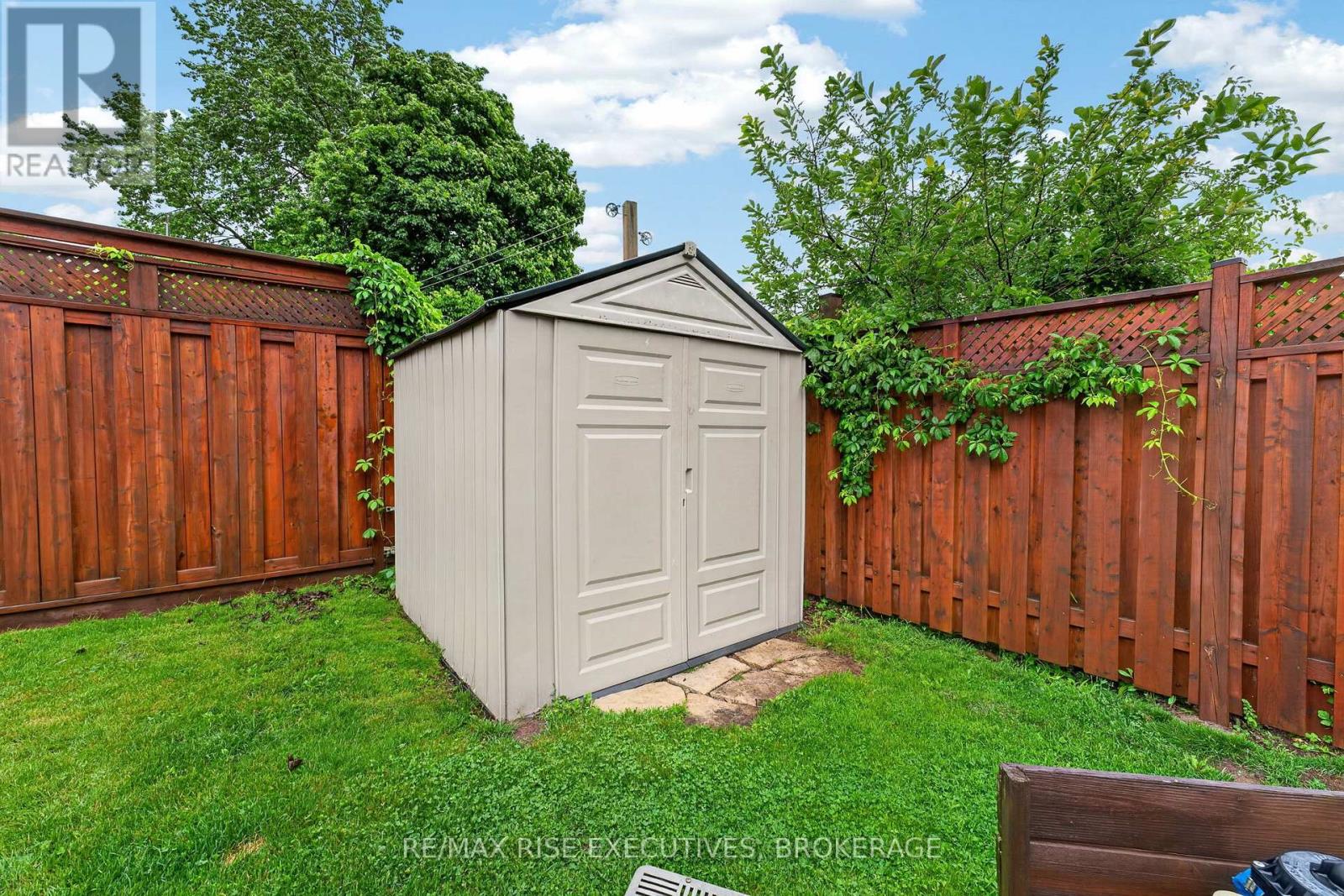 1560 VICTORIA STREET - Image 28