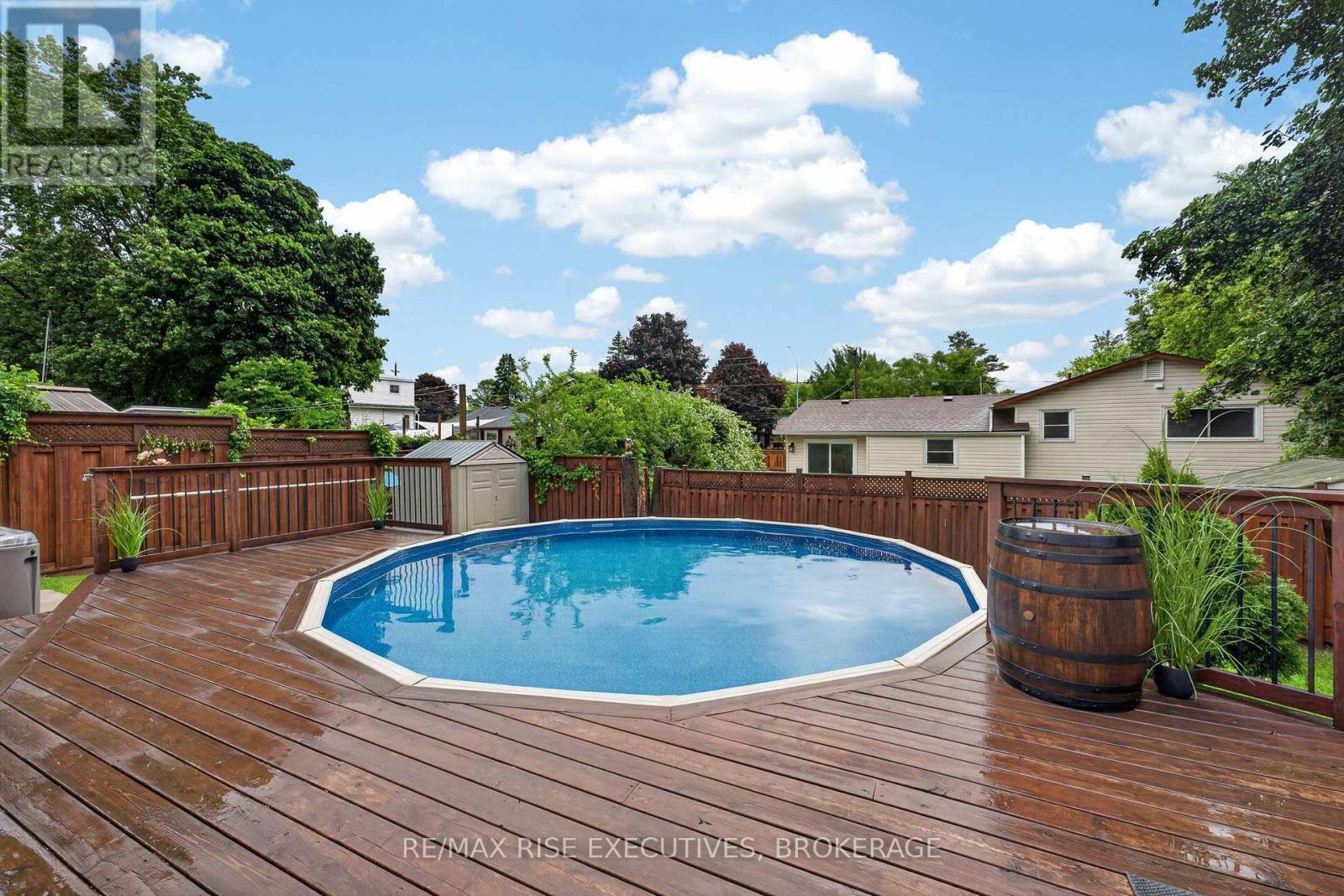 1560 VICTORIA STREET - 32