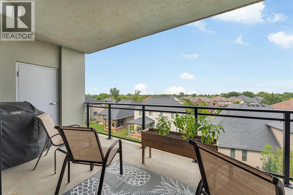 #406 250 MANNING ROAD - 11
