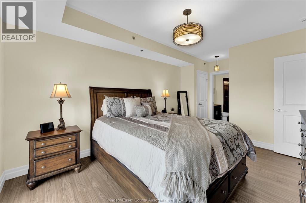 #406 250 MANNING ROAD - 17