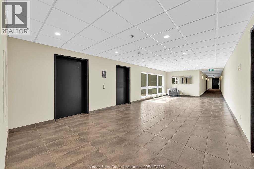 #406 250 MANNING ROAD - 23