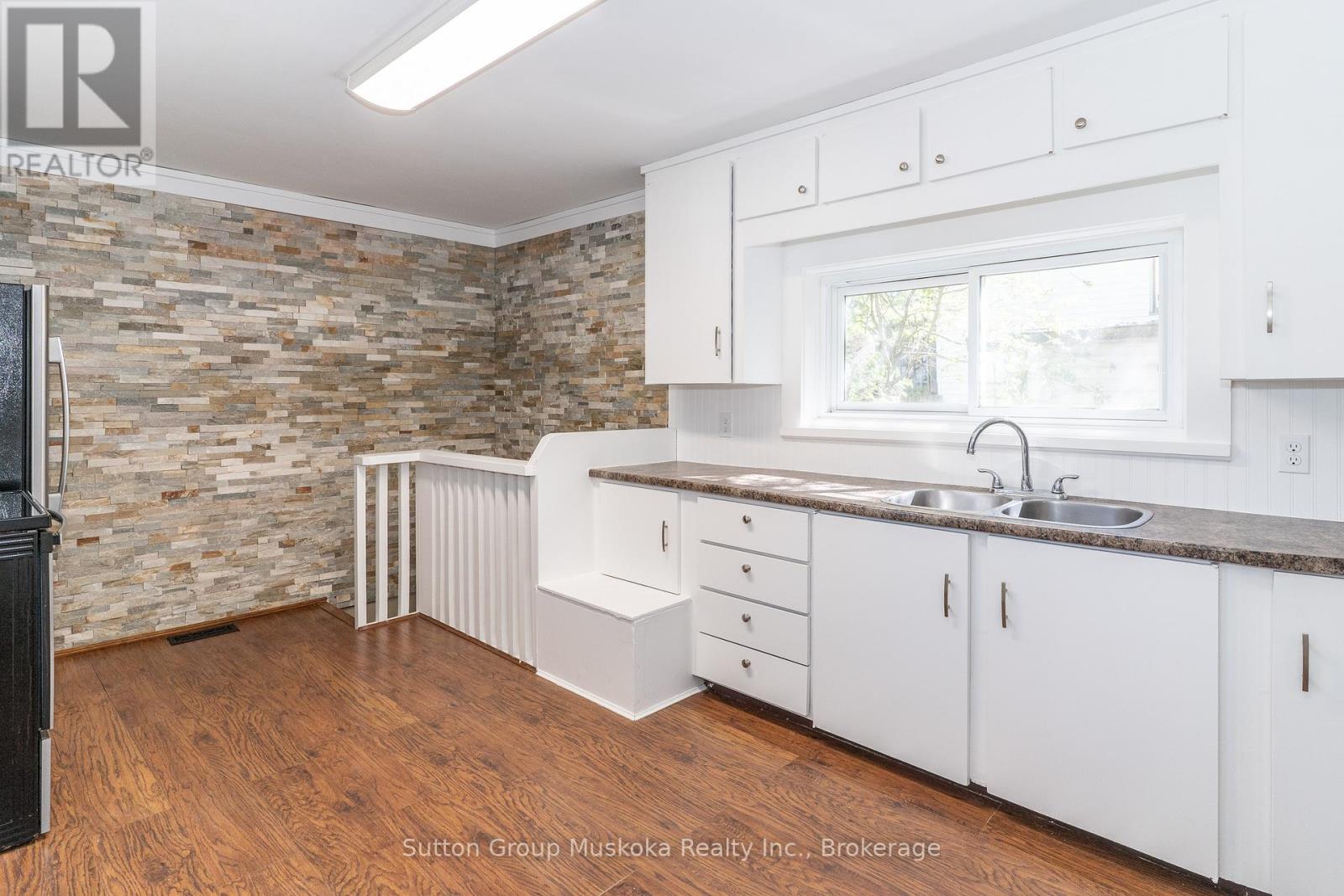 18 SUSAN STREET W - Image 8
