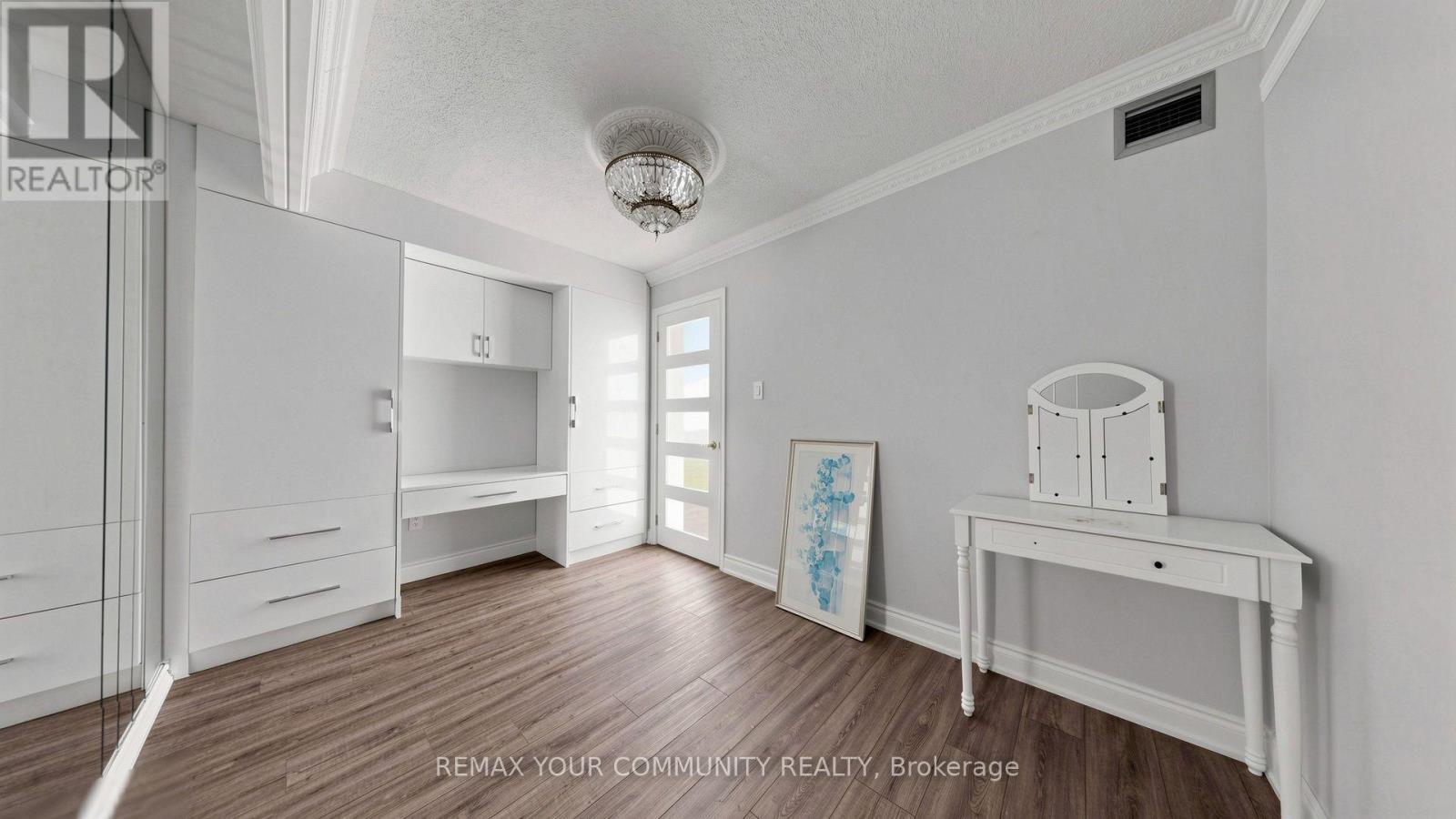 #2704 55 SKYMARK DRIVE - Image 38
