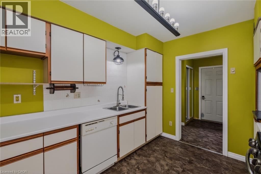 140 TOWNLINE Street - Image 13