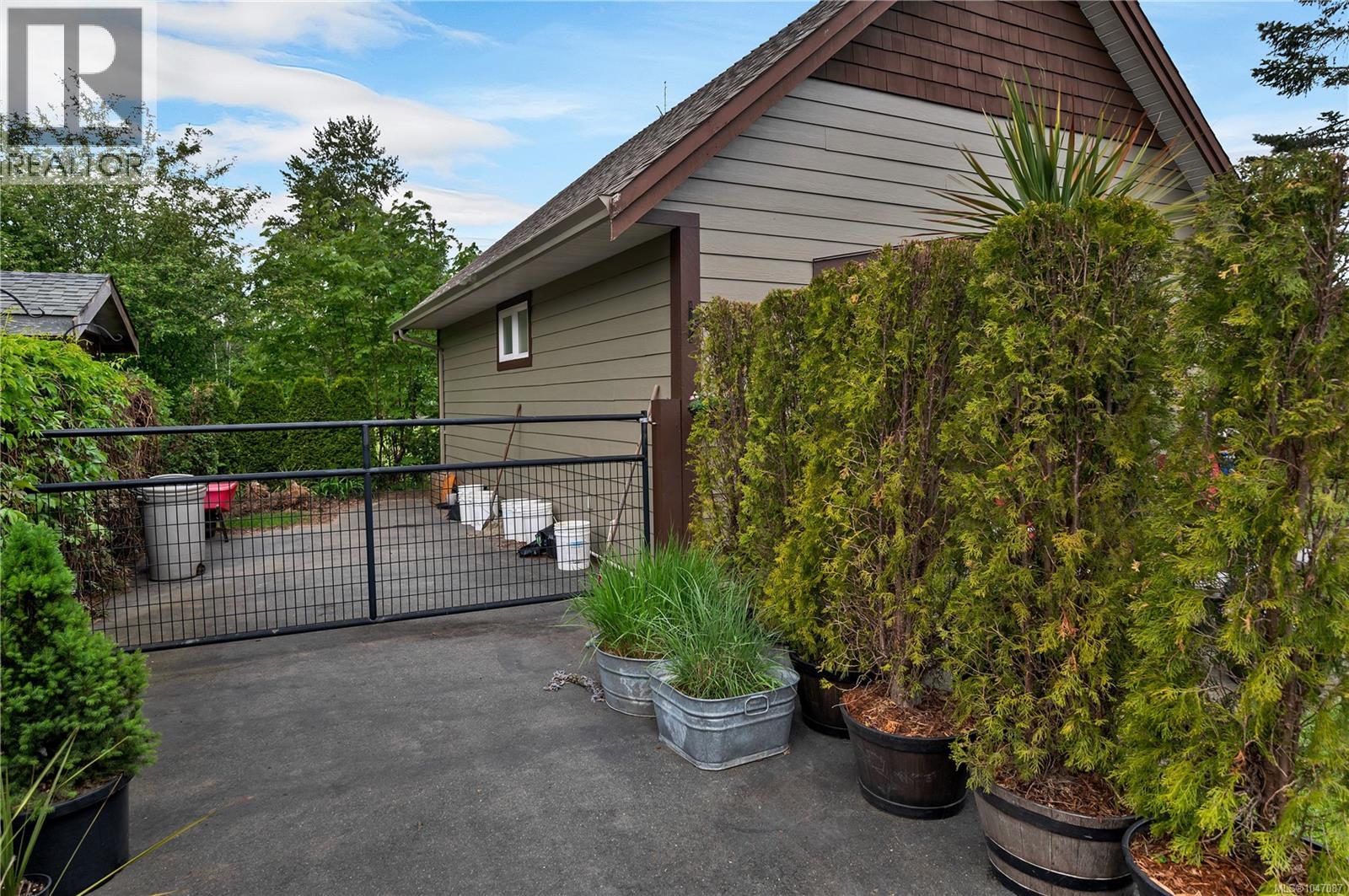 240 Carolyn Rd - 47