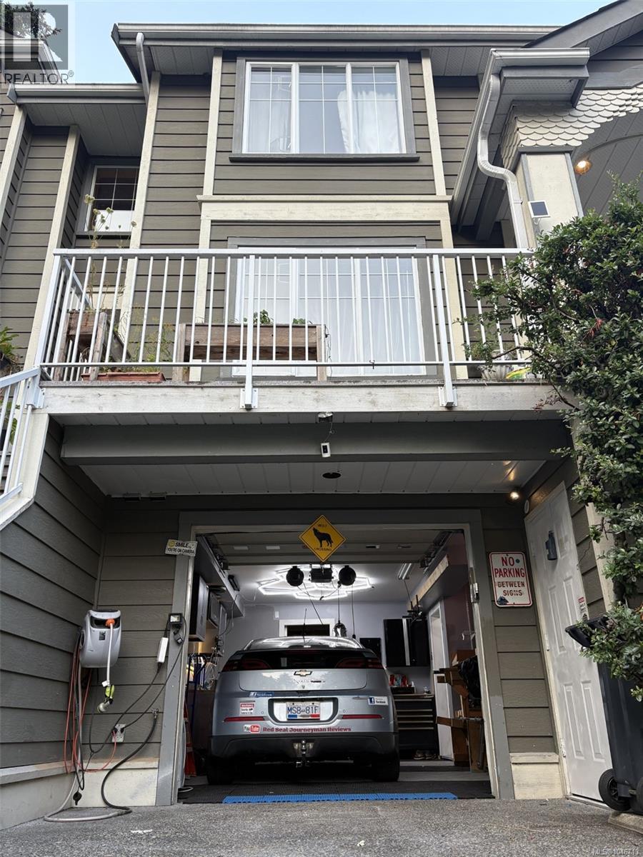 #2 906 Admirals Rd - 44