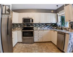 Kitchen - 2 906 Admirals Rd, Esquimalt, BC V9A2P4 Photo 6