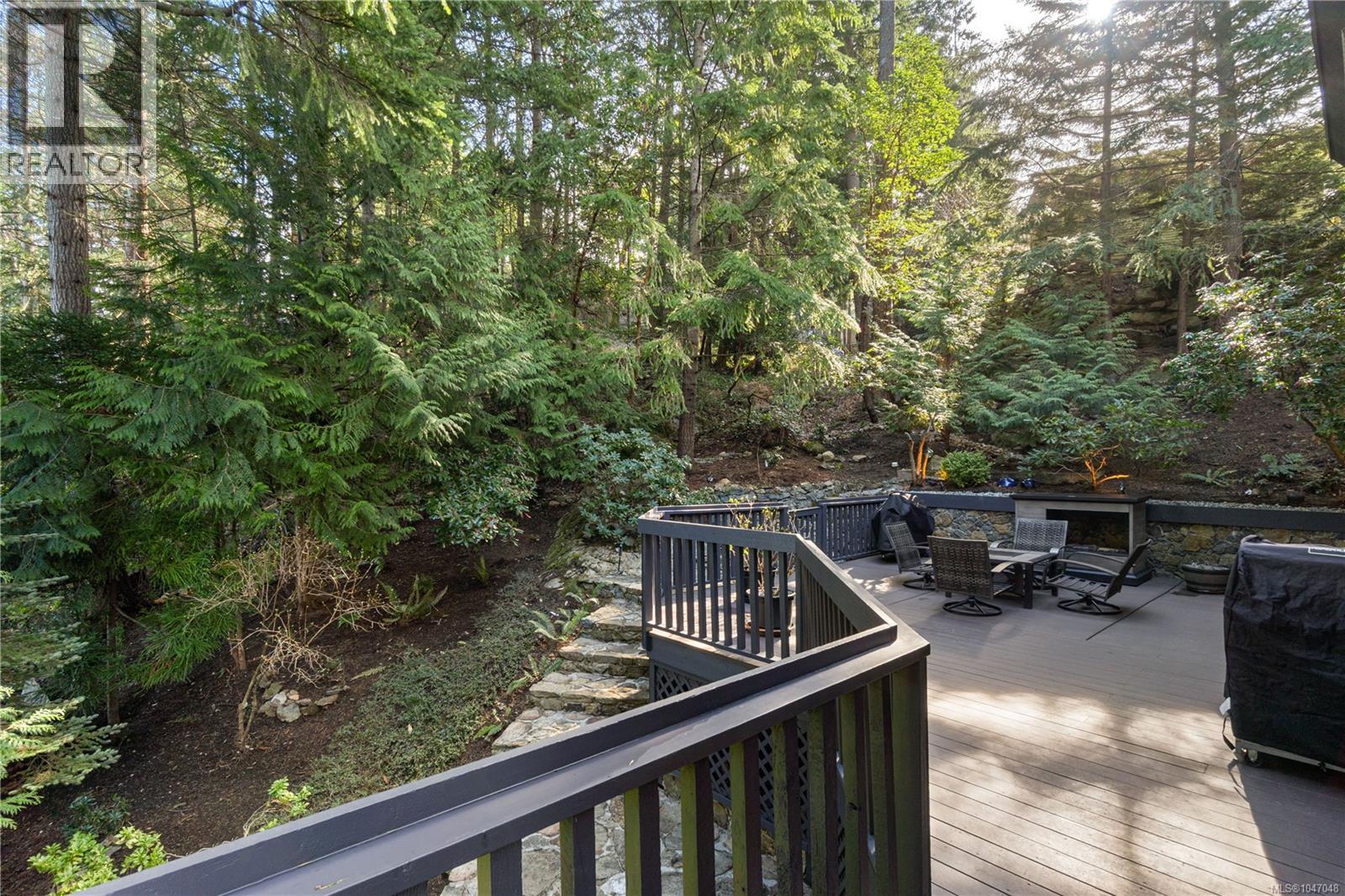 531 Summit Dr - Image 35