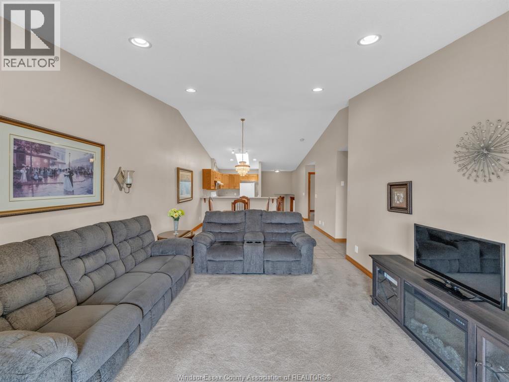 89 Peter AVENUE - 11