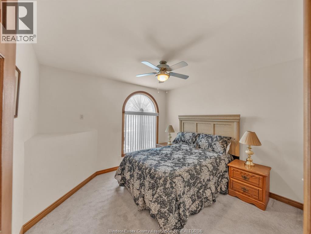 89 Peter AVENUE - 12