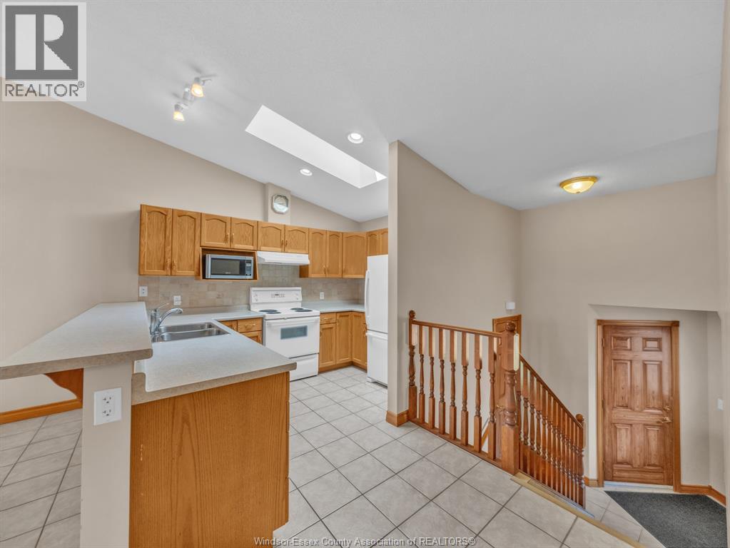 89 Peter AVENUE - 5