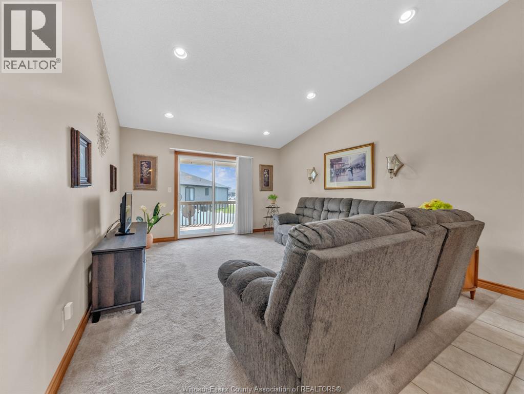89 Peter AVENUE - 9