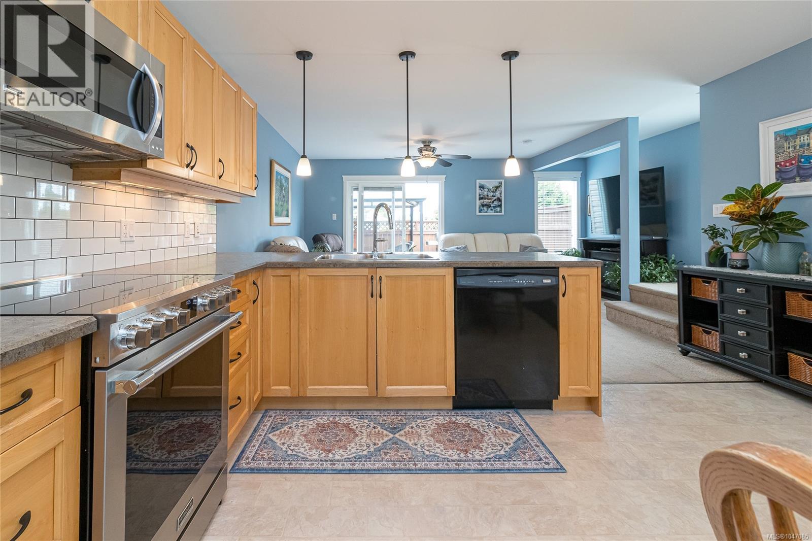 807 640 Broadway Street, Saanich