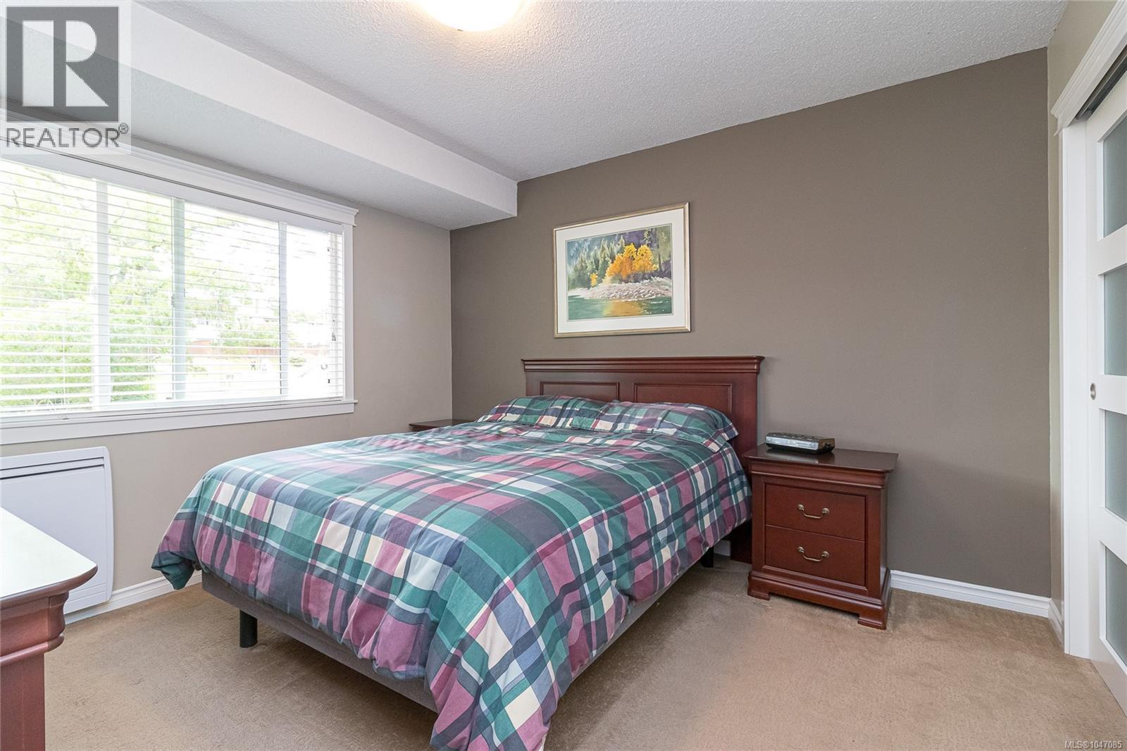 807 640 Broadway Street, Saanich