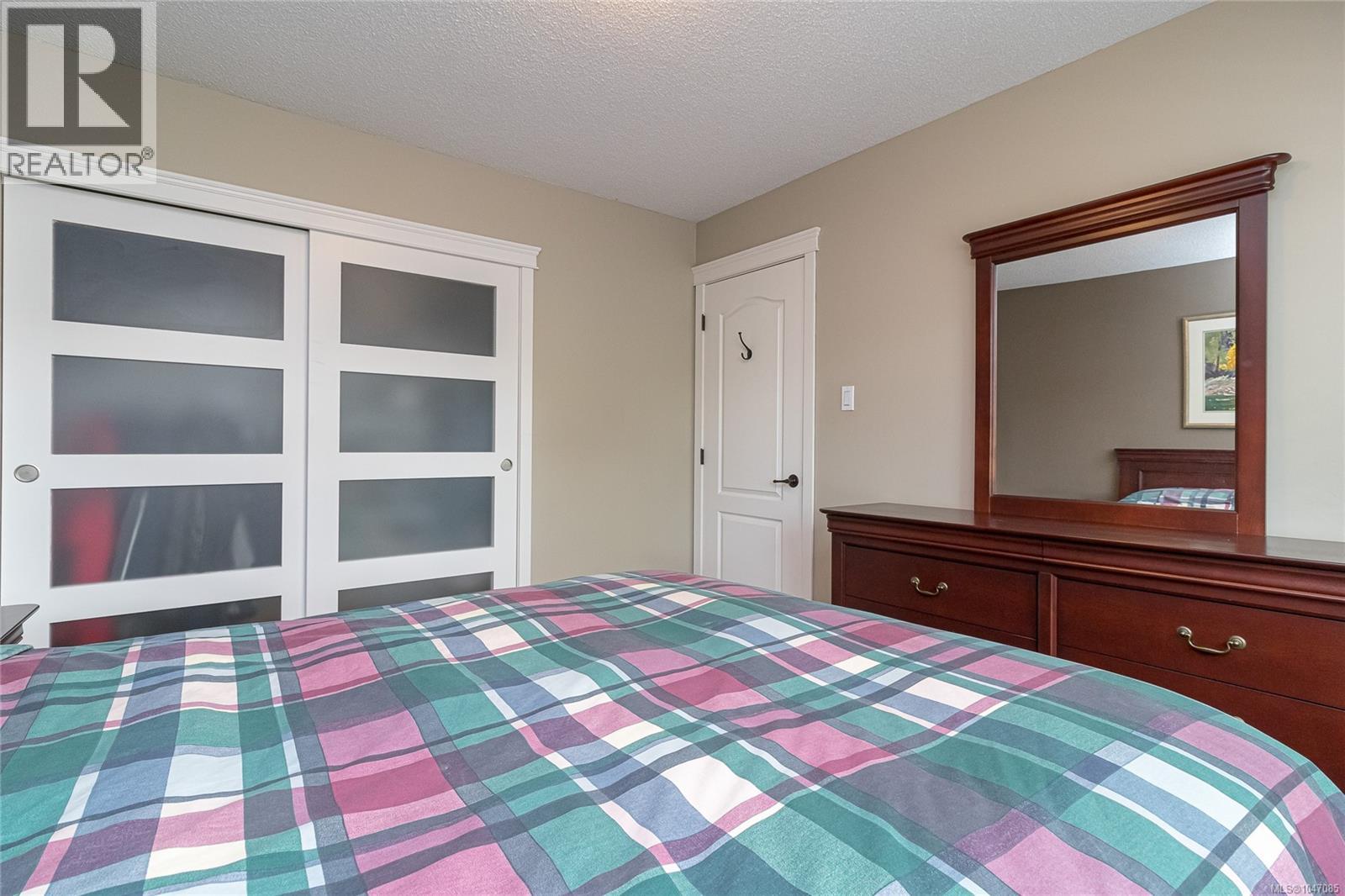 807 640 Broadway Street, Saanich