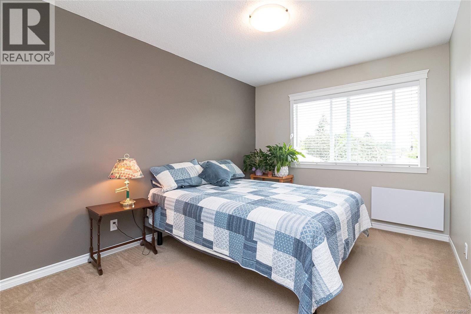 807 640 Broadway Street, Saanich