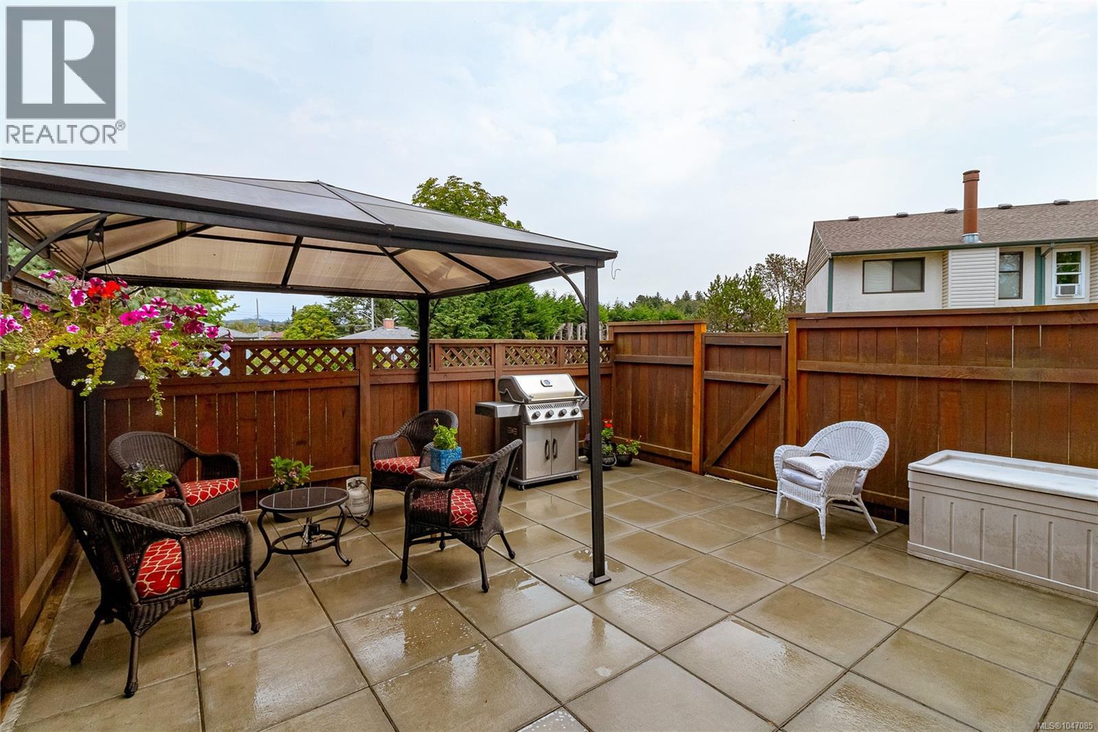 807 640 Broadway Street, Saanich