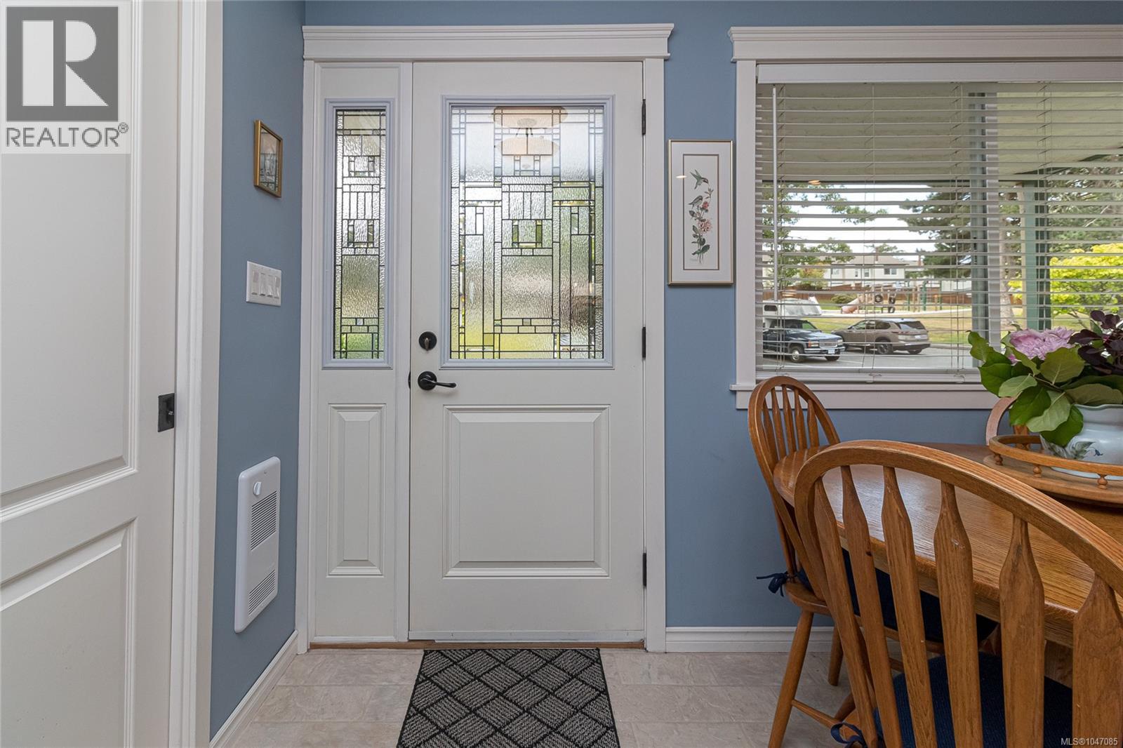 807 640 Broadway Street, Saanich