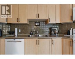 207 1155 Yates St, Victoria, BC V8V3N1 Photo 12