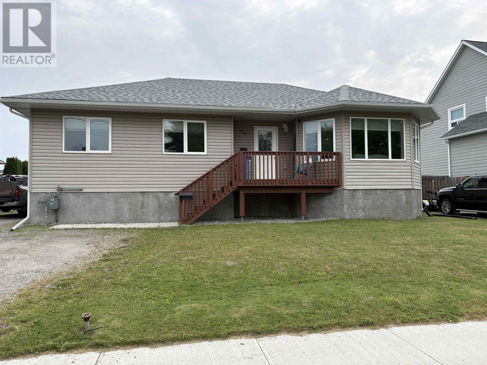 832 Williams AVE
