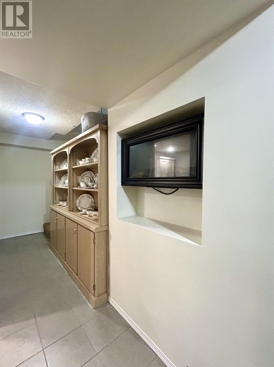 554 Elm Avenue - 21
