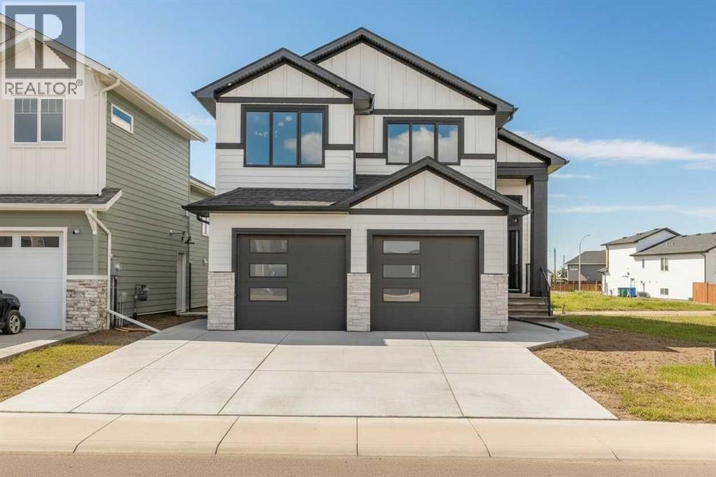 680 Sixmile Crescent S - 2